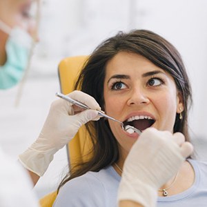 a patient visiting her dentist for gum disease treatment
