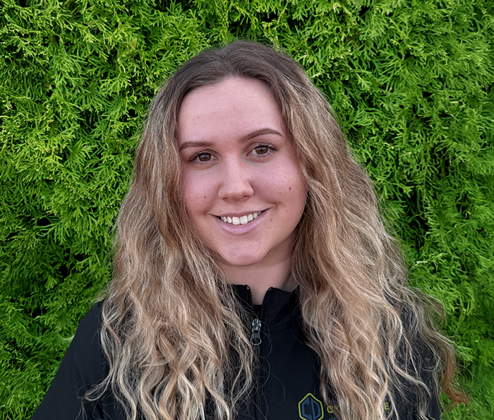 Registered dental assistant Christine